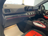 【グローブボックス】グローブボックス内にはETC2.0車載器が装備されております。普段外部から見えない位置に御座いますので、ご安心してお使え頂けます。