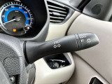 オートライト機能付きです♪またハイビームアシストで、先行車または対向車や周囲の明るさなどに応じ、自動的にハイビーム(上向き)とロービーム(下向き)を切り替えます♪