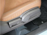 ◆シートハイトアジャスター◆運転席を上下に高さ調節ができます!運転ポジションを体格に合わせてシート調整できます。
