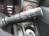 【オートライトコントロール機能搭載】 暗くなれば自動でライトが点灯します。ライトの消し忘れが無いので、安心です!