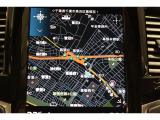 縦長のナビ画面は進行方向を広く表示できるため、視認性に優れています タッチパネルはスマートフォンのように硬いタイプのため、スワイプ操作もできます