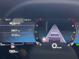低走行車両入庫!レイアウトはステアリングスイッチで切り替えでき運転に集中しながら必要な情報を瞬時に得ることが可能です。