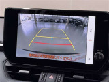 【バックモニター】 車庫入れの後方確認や、バックで駐車場に出入りの際等に後方を確認するのをお手伝いできます