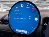 デジタルスピードメーター、航空機のコックピット操作箇所と同じ配色で目が疲れにくいように設計されてます。