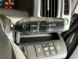 【オートライト(AUTO)】外の明るさをシステムが感知して、自動でヘッドライトが点灯します!ヘッドライトをつけ忘れを防ぐ便利機能です