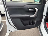 パワーウィンドウのスイッチですよ。運転席に居ながら窓を開け閉めのコントロールできます。