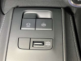 電動パーキングブレーキを搭載。スイッチ操作でパーキングブレーキを作動・解除することが可能ですので、操作の力が不要ですよ♪