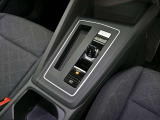 メーカー直営認定中古車 1オーナ 禁煙車 IQLEDライト 純正ナビ ブルートゥース接続 カープレイアンドロイドオート対応 デジタルコックピット アダプティブクルーズ バックカメラ スマートキースペア有
