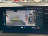 鮮明なバックカメラと上空からのサラウンドビューで駐車もラクラク。