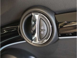車の乗り降りの際に必ず触るドアハンドルです。使用感が気になる方はお気軽にお申し付けくださいませ。