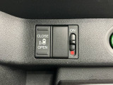 狭い所でも乗り降り楽々な両側スライド仕様の片側電動スライドドアです!簡単にドアの開閉が出来る為女性やお年寄りにも優しく、荷物で手が塞がった時なども大変便利です!
