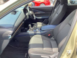 運転席だけじゃなく、助手席も快適な空間となってます。