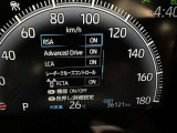 レーダークルーズコントロールです。 前の車との距離をレーダーで測り一定の車間距離に保ってくれますよ。詳細はスタッフまで。