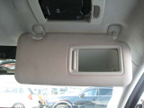 運転席席バニティミラ-は鏡付き