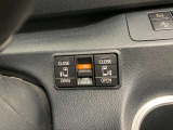 両側パワースライドドアです。両手が荷物でいっぱいの時、どちらからでもドアの開閉がラクラクです♪安全装置も付いているので、お子様の乗り降りも安心の便利機能です。