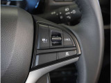 【アダプティブクルーズコントロール】センサーが前方車を検知し、運転者がアクセルペダルやブレーキペダルを踏まなくても、設定した速度での走行や、前方車との車間距離を一定に保つ追従走行ができます。