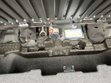 ラゲッジスペース下には車載工具を収納。