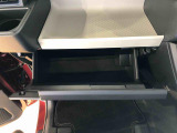 よく使うものが手を伸ばせばすぐ届く、機能面で充実した収納。