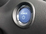 【スマートキー】を車の中に持ち込んでブレーキを踏みボタンを押すとだけでエンジンスタート!キーを取り出し刺したり・回したりが無くとても便利です☆