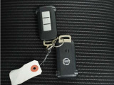 ◆スマートキー◆カギをバッグやポケットに入れたままでもドアロックの開閉ができる『スマートキー』付き!雨天や暗くなってもカギを取り出す必要がなくドアの開錠&エンジンも始動できます
