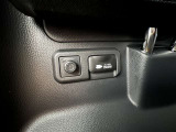 AC100V‐1500Wまでの電化製品の使用ができます!コンソールボックス背面と荷室の左側に配置されております!