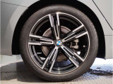 【BMWアロイホイル】軽量かつ強度に拘ったアロイホイル。走行性能ポテンシャルを引き出す設計。車の足元を引き締めてくれる大きなポイントはアロイホイルです。