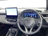 運転席まわりです。 各操作スイッチは使いやすい位置に配置されてます。