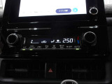 車内の温度管理に便利なオートエアコン☆