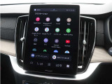 Google搭載のボルボなら、車内にいながら多彩なデジタルライフをお楽しみいただけます。Google Playから必要なアプリをダウンロードして、有意義な移動時間を楽しみましょう。