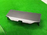 ラゲージアンダーボックスの蓋であるデッキボードを取り外して,レジャー時にテーブルとして使用できる便利なラゲージアイテムです