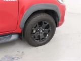 装着タイヤサイズは、265/60R18です。純正アルミホイールを装着しております。