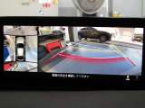 360度ビューカメラを搭載。4方の小型カメラの映像を処理し、車両真上からの映像に変換しています。