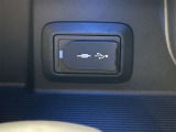 USB/AUX接続ポートは、センタートレイの奥にあります!