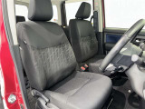 高いホールド性で運転姿勢が安定します。長距離ドライブでも疲れにくいのが魅力です。快適なドライビングライフをお送りください♪