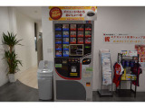 フリードリンクも設置しております。お待ちの間にどうぞご自由にお飲みください!