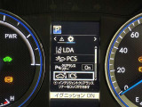 【インテリジェントクリアランスソナー】超音波センサーで進行方向の障害物を検知し、万が一誤ってアクセルを踏んでしまった時にブザーとランプ表示でお知らせ!加速を抑制し衝突被害を軽減します!