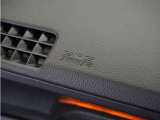◆助手席エアバッグ◆SRSエアバッグは、シートベルトだけでは防ぎきれない衝突時の衝撃から乗員を守るための安全装置。衝突時に瞬時に膨らみ、頭部や胸部がダッシュボードに直接衝突するのを防ぎます。
