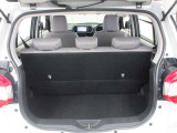 5名乗車時の荷室です。