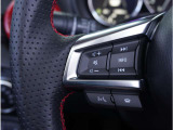 【ステアリングスイッチ】運転中、前方から目線をそらすことなく、オーディオ等の操作が可能な便利機能。安心&快適ドライブにはマストな装備。