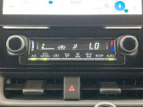 オートエアコンは温度を設定するだけで、自動で風量などを設定してくれます。運転しながら操作も必要ないので、安全性も向上します。