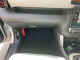 車検証ブック入るんです!珍しい・・・。