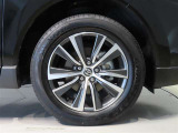 純正のアルミホイール装着車です。タイヤサイズは225/60R18です。