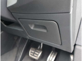 Audi正規ディーラーが高品質をお約束。高度な訓練・教育を受けたAudi専任メカニックが、100項目にもおよぶ精密な点検を実施いたします。すべてをクリアしたAudi車だけが、あなたのお手元に届けられるのです。
