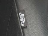 【サイドカーテンエアバッグ】サイドカーテンエアバッグで頭部を保護します。