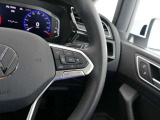アットホームな雰囲気の商談ルーム。在庫もご覧いただけます。