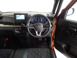 視界良好、操作しやすい運転席です。