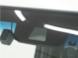 ◆Honda SENSING◆ カメラ等装置で精度の高い検知能力を発揮、安全運転を支援します。ステアリング上のコントローラーに注目!
