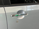 品質へのこだわり!フロアマットやシートなど車内をキレイに清掃し、ニオイや汚れなどを徹底的にクリーニングしてもらっております。室内はピカピカです☆