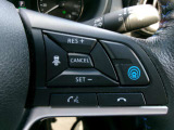 プロパイロット。高速道路の運転で、アクセル、ブレーキ、ステアリングをクルマがアシスト。ドライバーの負担を軽減します。
