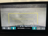カラービジョンとガイド線で見やすい視点切替式のバックモニター。